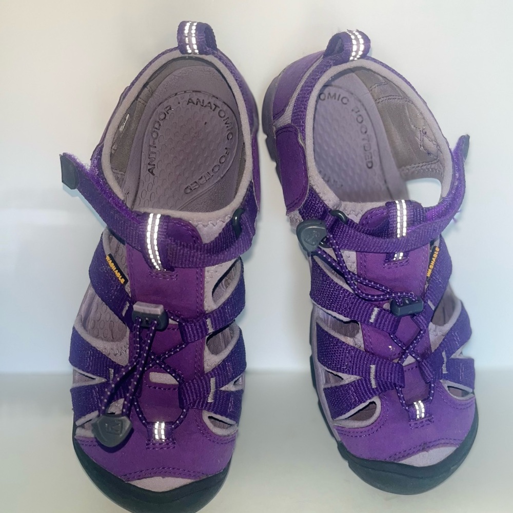 Keen Newport H2 Sandals. Color: Tillandsia Purple/english. Smoke Free Home